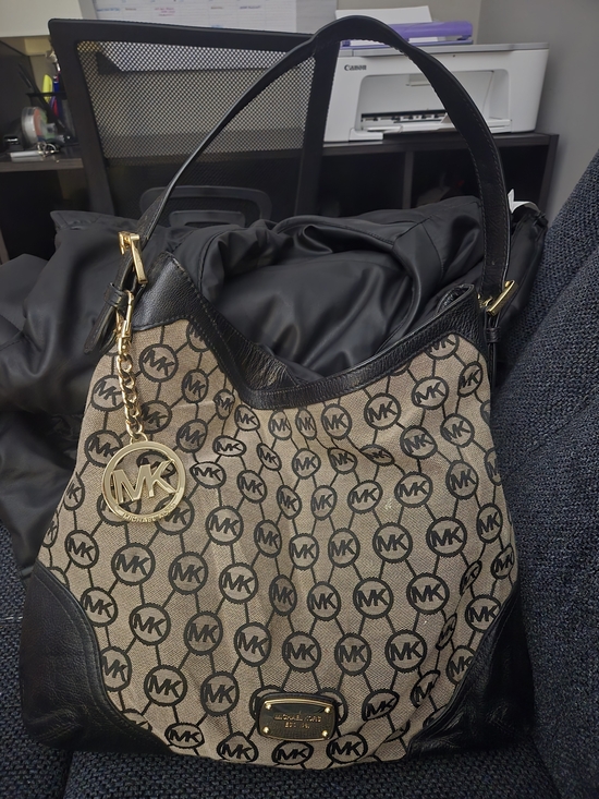 Michael Kors Handbags - Michael Kors Beige & Black Signature Logo Shoulder Hobo
